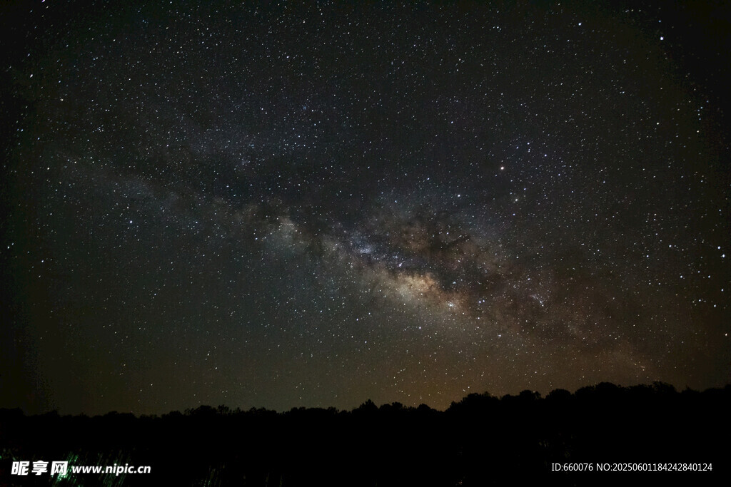 夜空下的璀璨星河