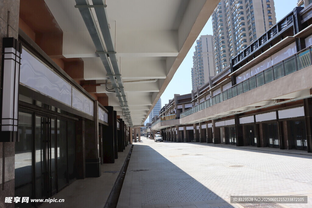 城市商業(yè)街的空曠景象