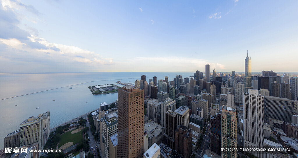 城市天際線與廣闊海景