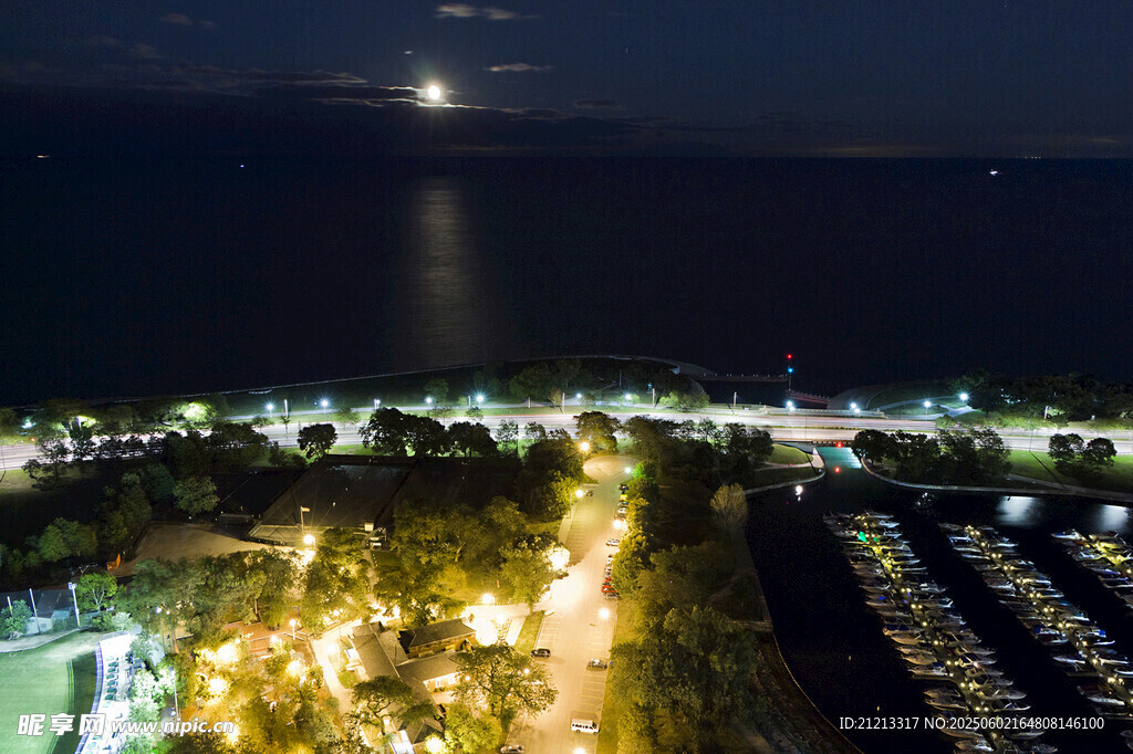 月夜下的海港璀璨夜景
