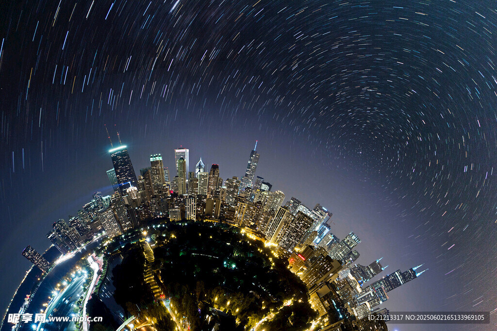 城市夜景與星軌的夢幻融合