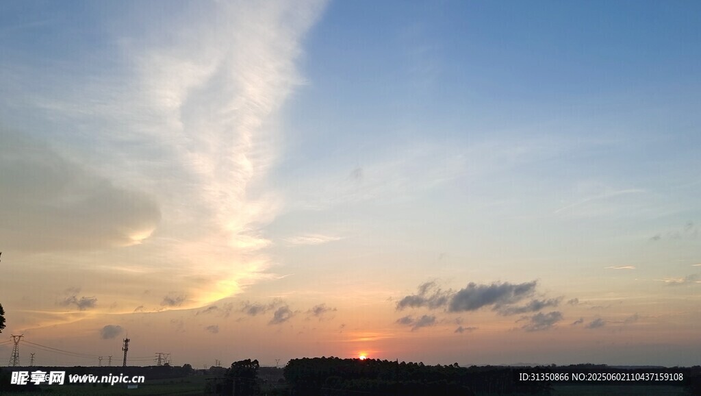 美麗日落時分的天空景色