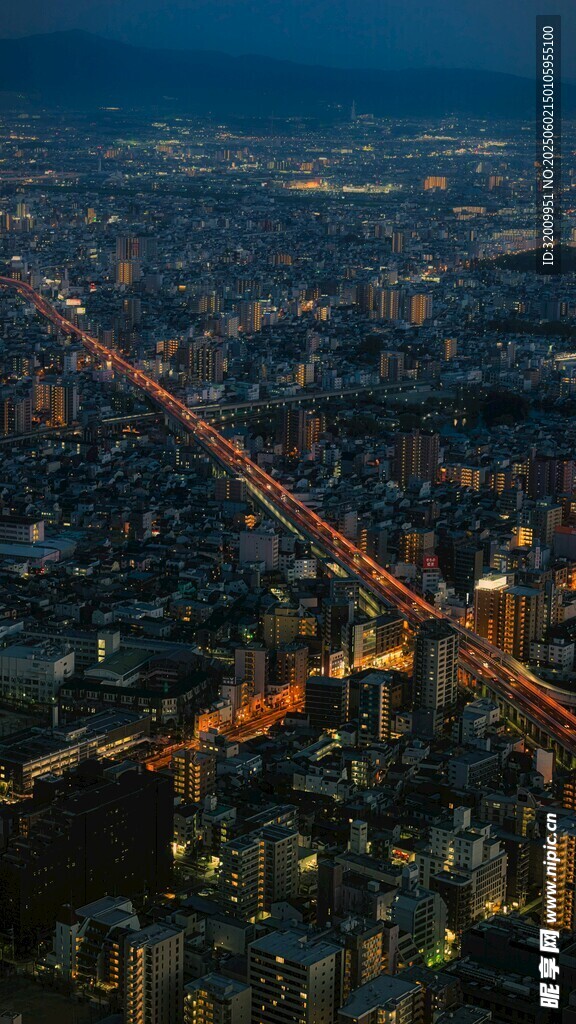 城市夜景璀璨交通脈絡