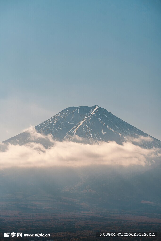 富士山云霧繚繞美景