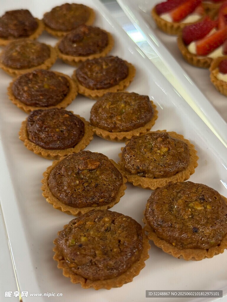 美味堅果小餅干整齊排列
