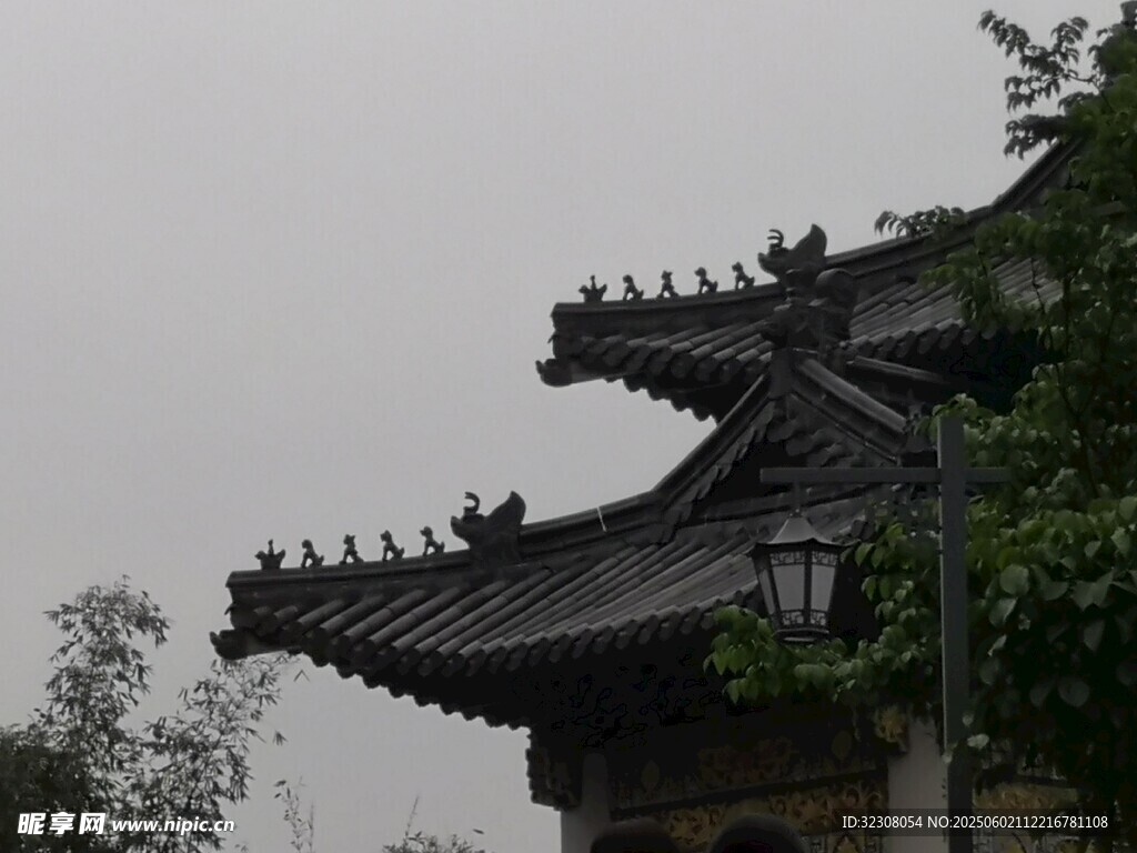 中式古建筑屋頂一角