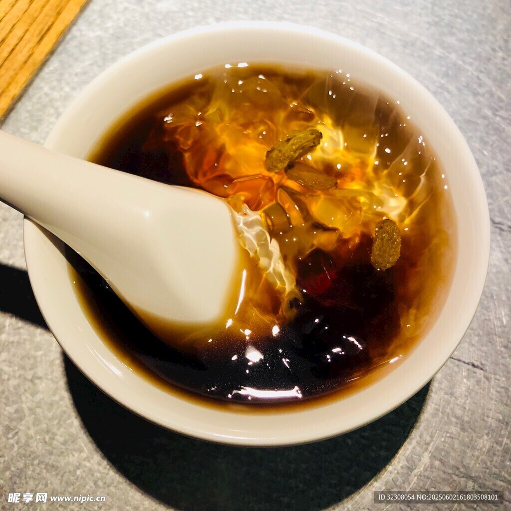 滋補養顏的桃膠銀耳羹