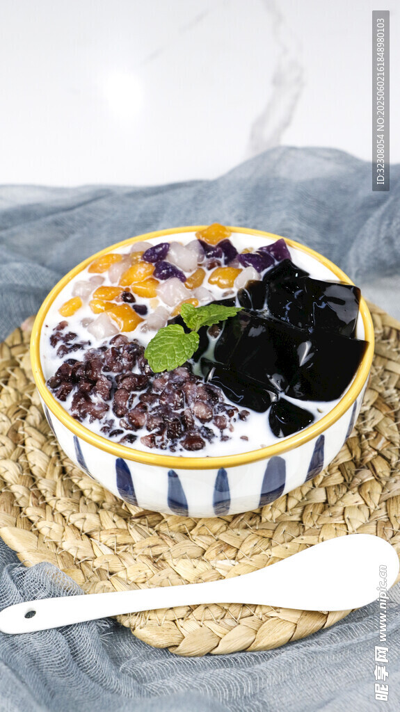美味藍莓酸奶碗甜品