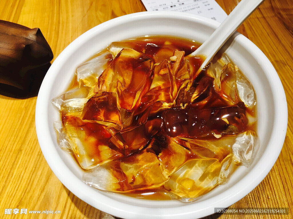 美味紅糖冰粉誘人呈現(xiàn)