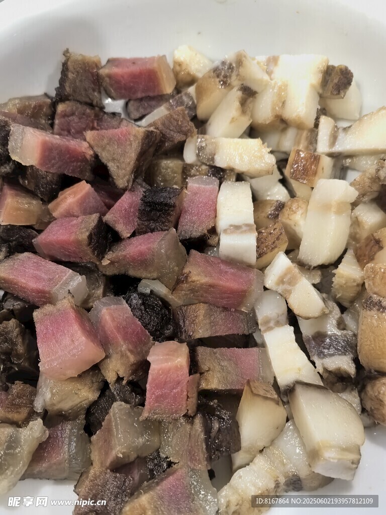 切塊的彩色食材