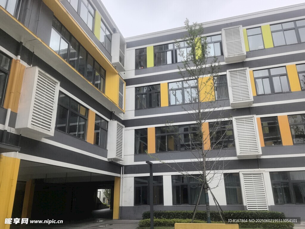 現代風格多層建筑外觀