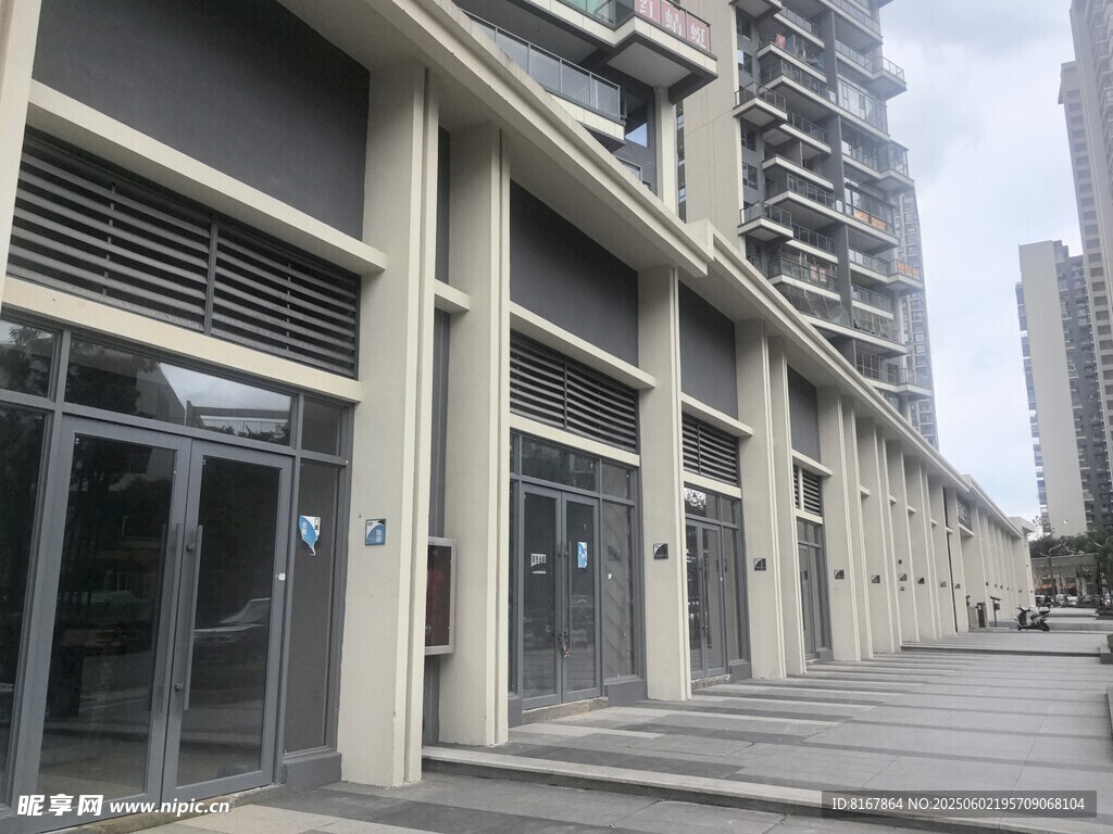 現代風格臨街商鋪外觀