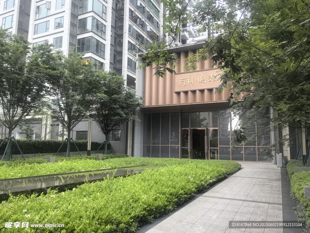 現(xiàn)代小區(qū)內(nèi)的綠化景觀