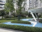 現(xiàn)代小區(qū)景觀綠化一角