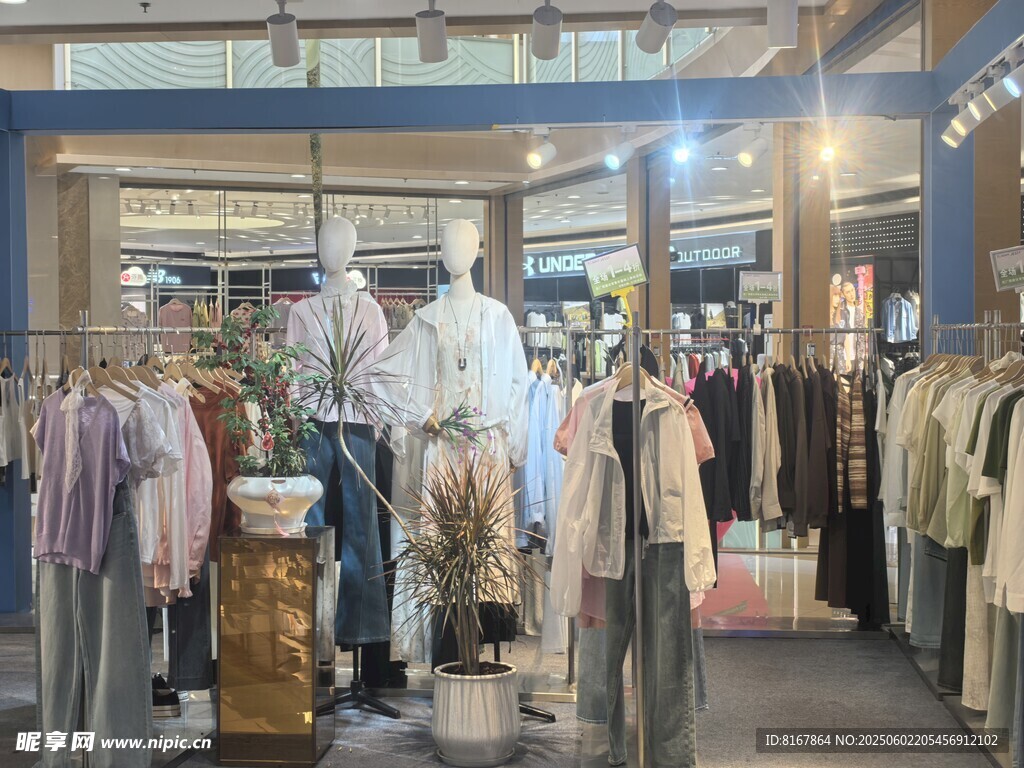 時尚服裝店陳列展示