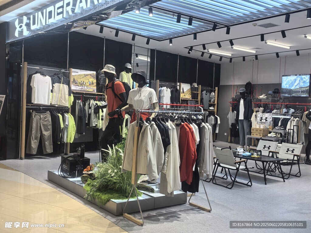 時尚服裝店內部陳列展示