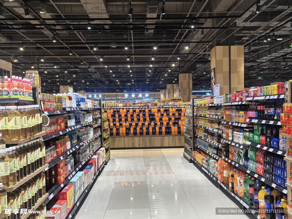 超市內景展示豐富商品