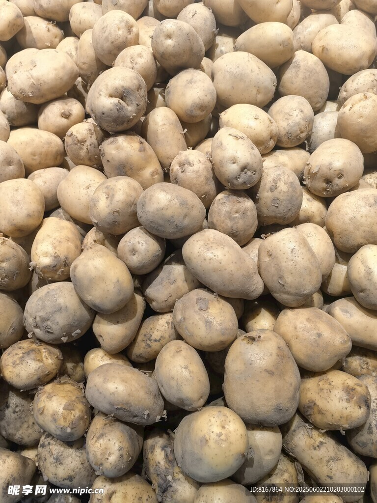 一堆圓潤鵝卵石