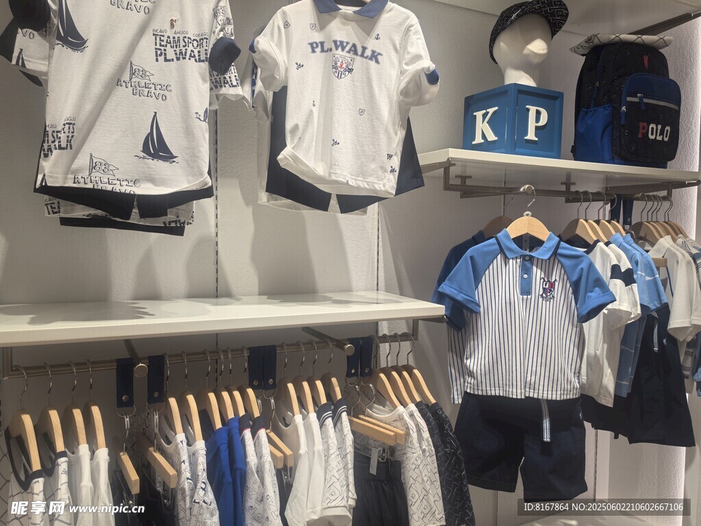 兒童服飾陳列展示