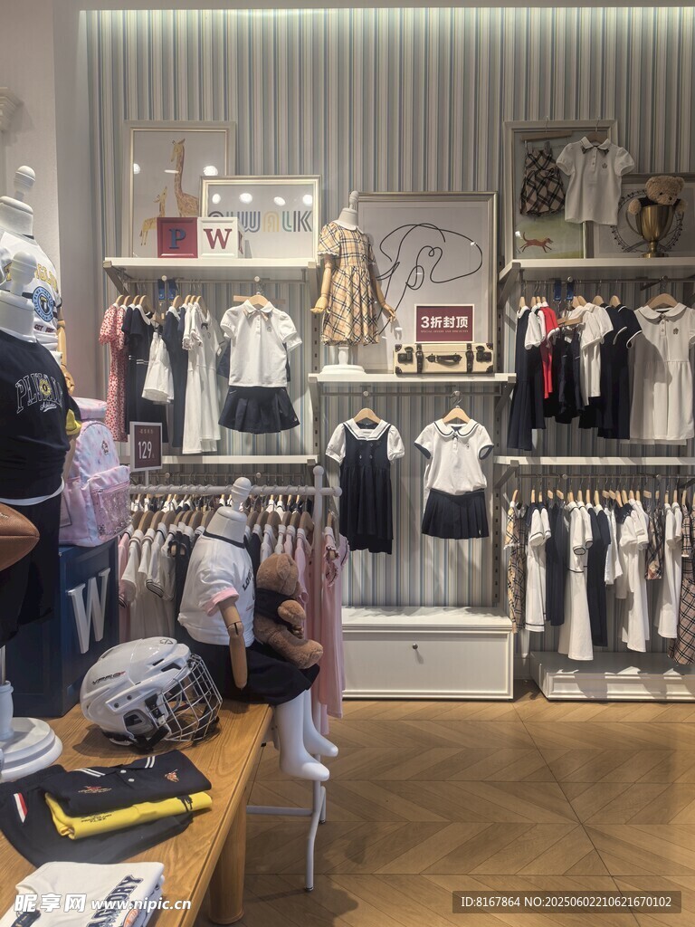 時尚服裝店內部陳列展示