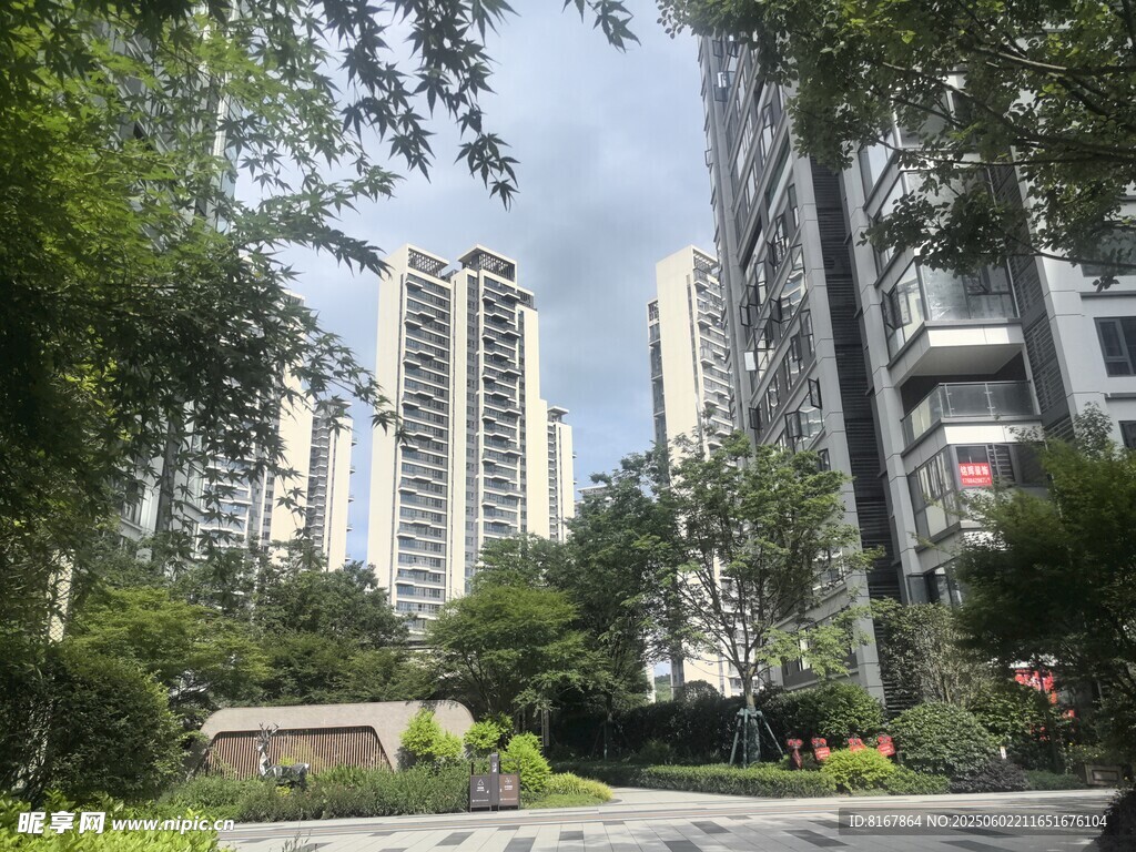 城市小區(qū)內(nèi)的綠化景觀