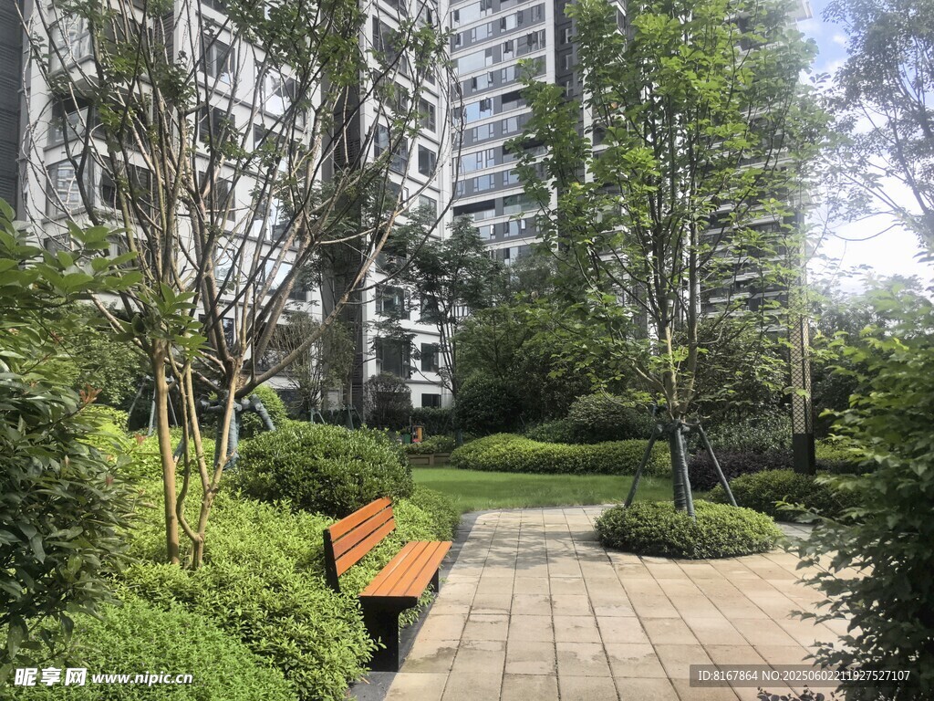 小區內的靜謐休閑小徑