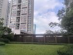 城市中綠意盎然的住宅景觀