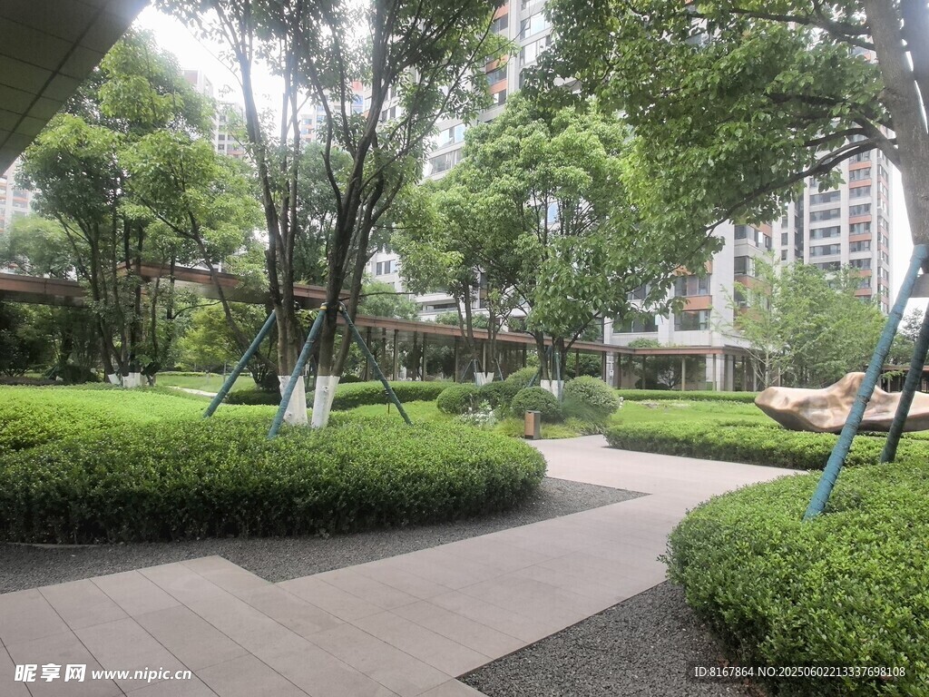 小區內的靜謐綠化景觀