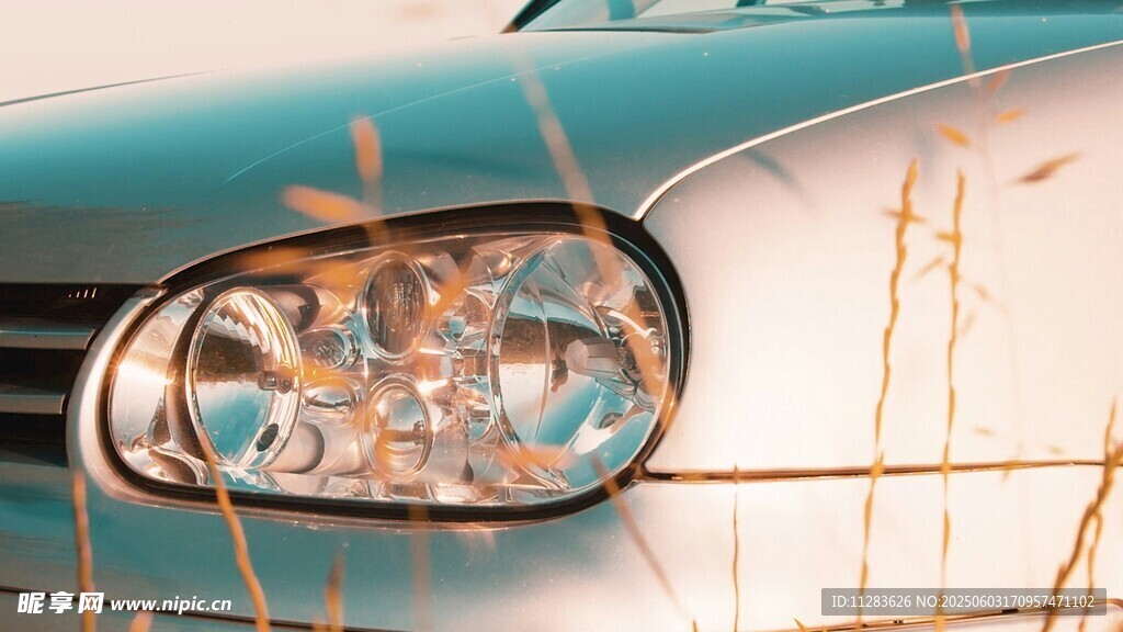 復(fù)古汽車前大燈特寫