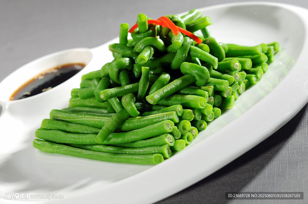 清炒豆角配蘸料