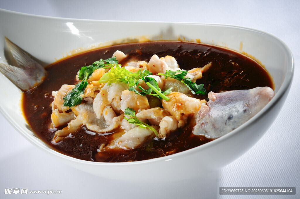 紅燒魚配鮮嫩魚肉