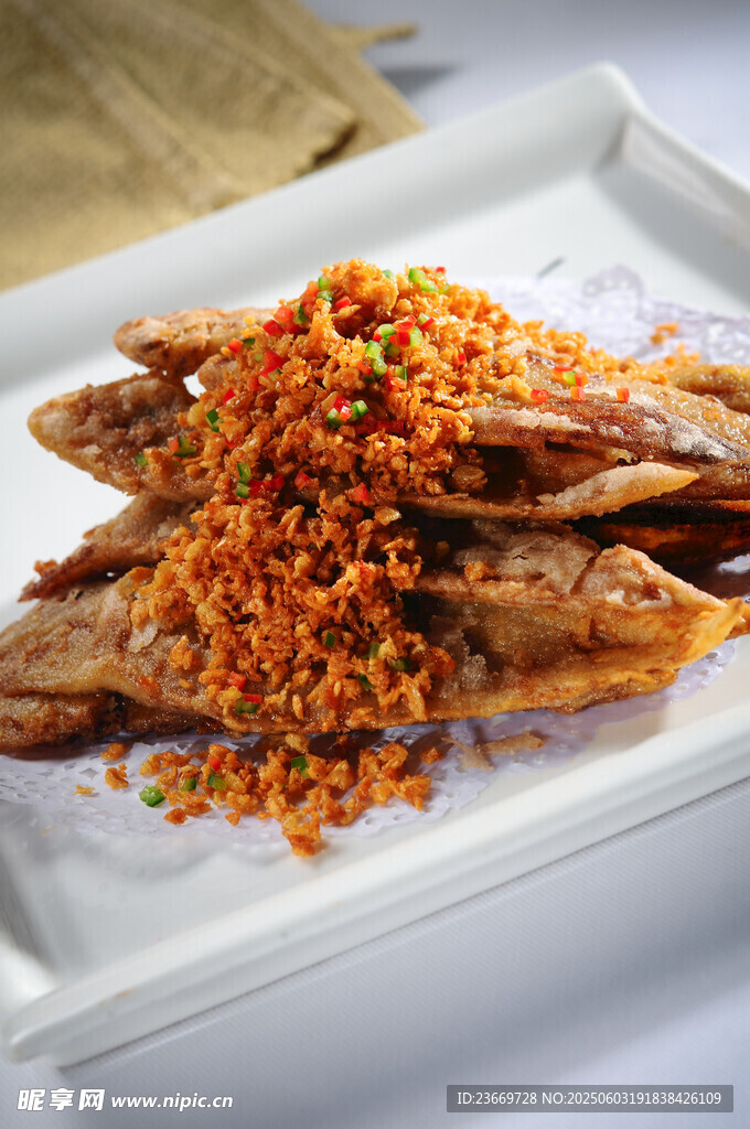 金蒜炸小黃魚