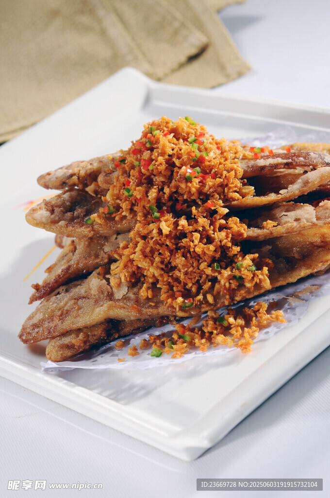 金蒜炸小黃魚
