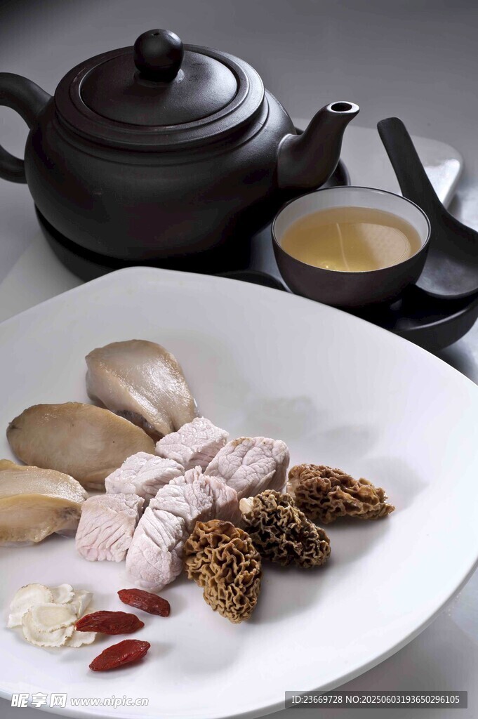 鮑魚牛肝菌湯