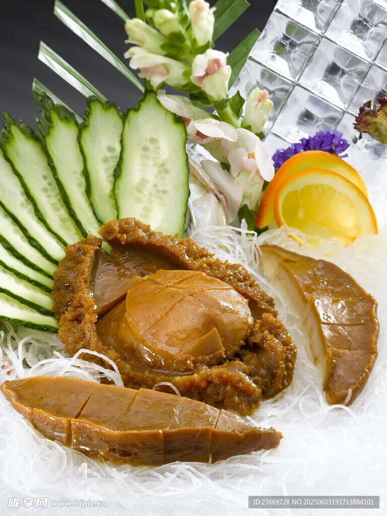 冰鎮(zhèn)鮮鮑配清爽時(shí)蔬
