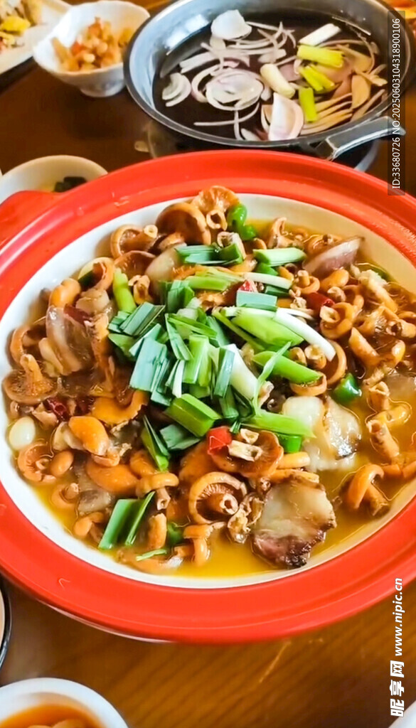 樅樹菌燒臘肉