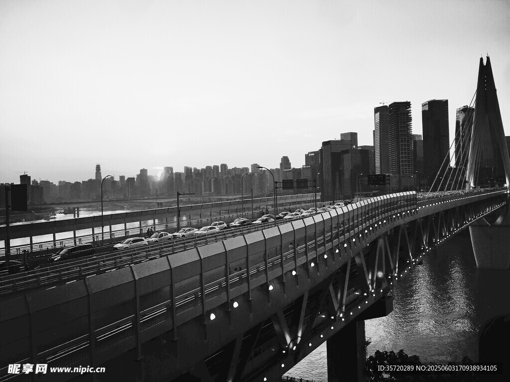 城市橋梁與天際線景觀
