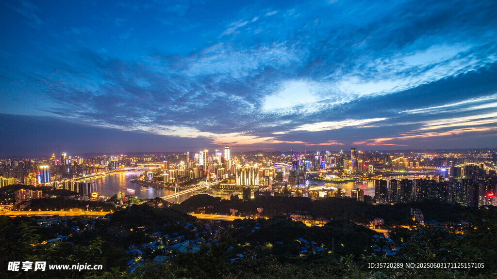 城市夜景璀璨燈火輝煌