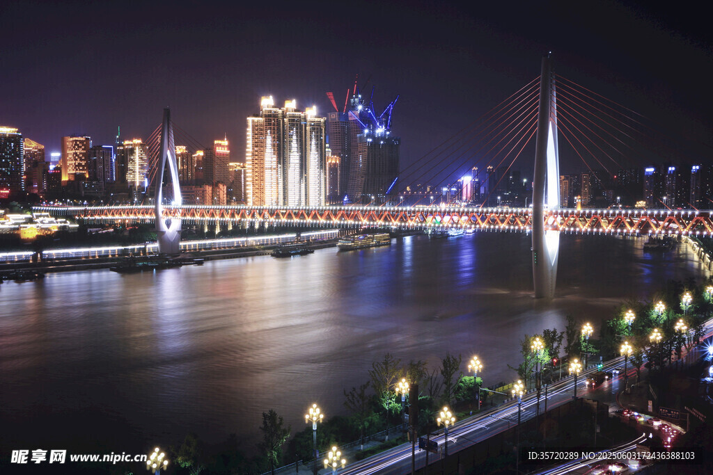 城市璀璨夜景河畔風光