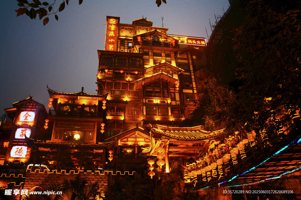 重慶洪崖洞夜景璀璨迷人