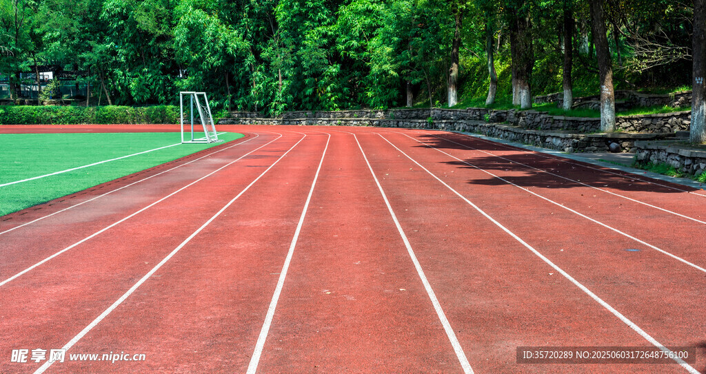 紅色塑膠跑道運動場