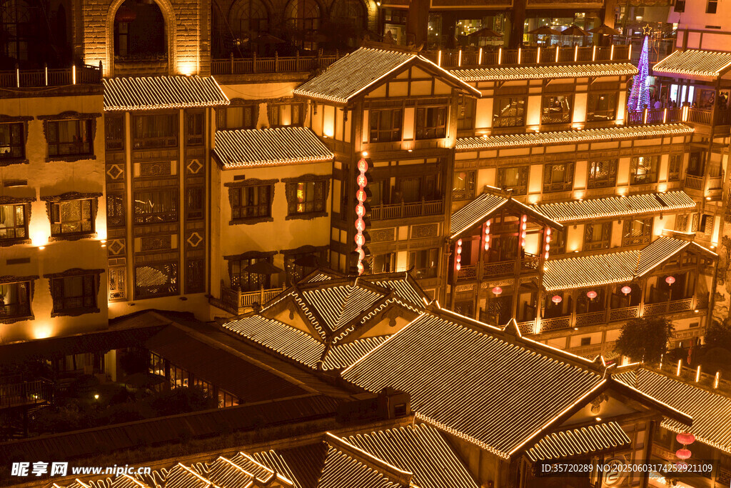 古街夜景燈火璀璨