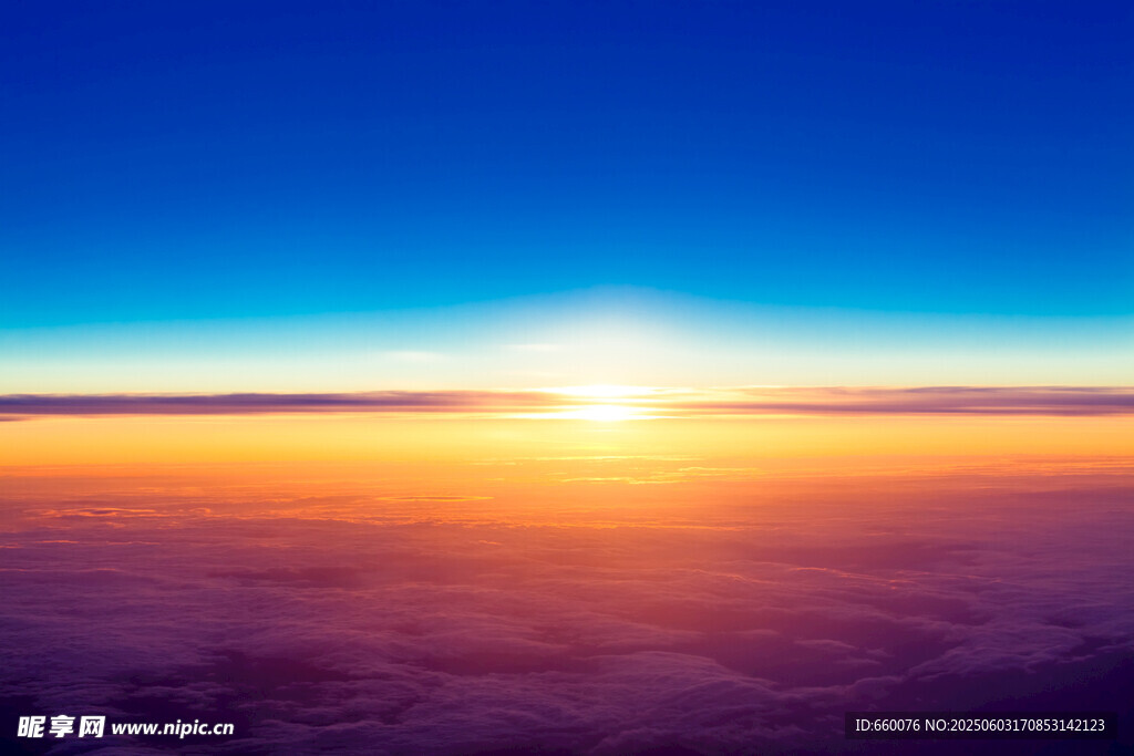 高空之上的壯麗日出景觀