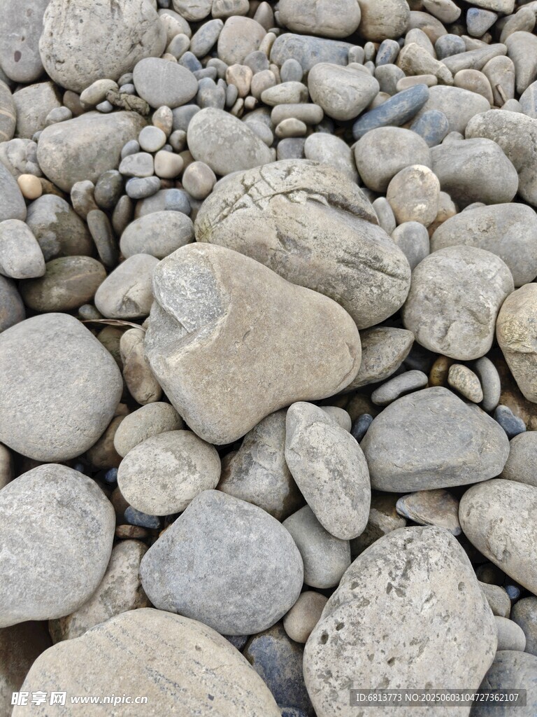 河邊碎石特寫