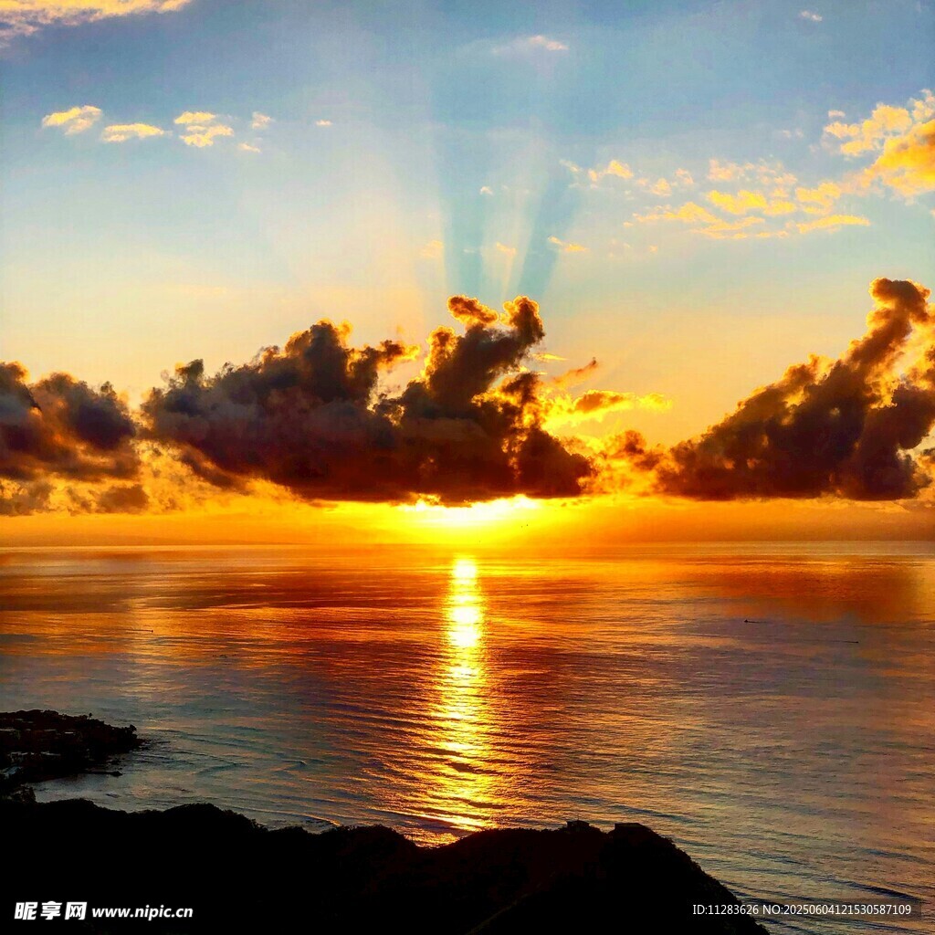 海上壯麗日出美景