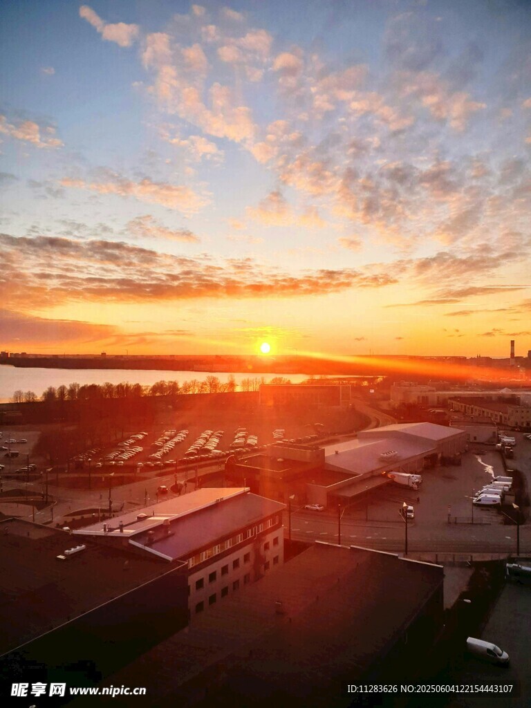 城市日出美景