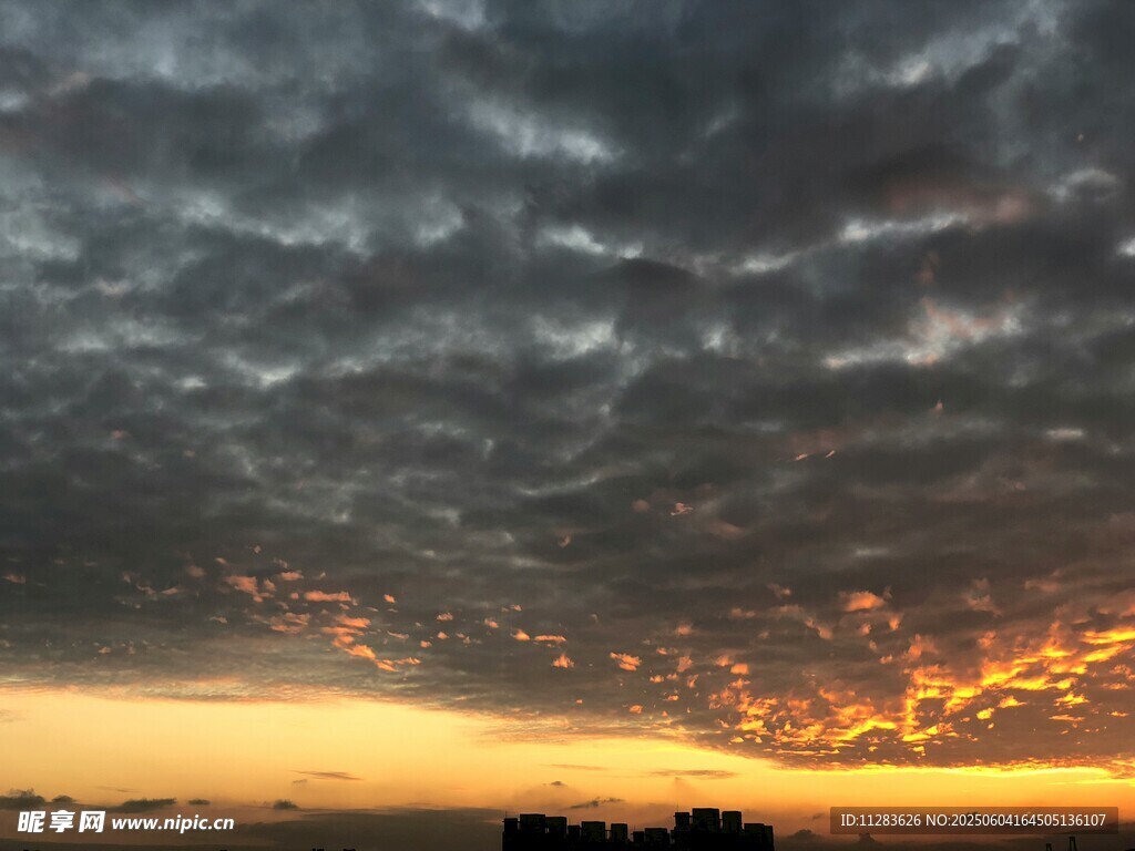 黃昏時分的壯麗云層景觀