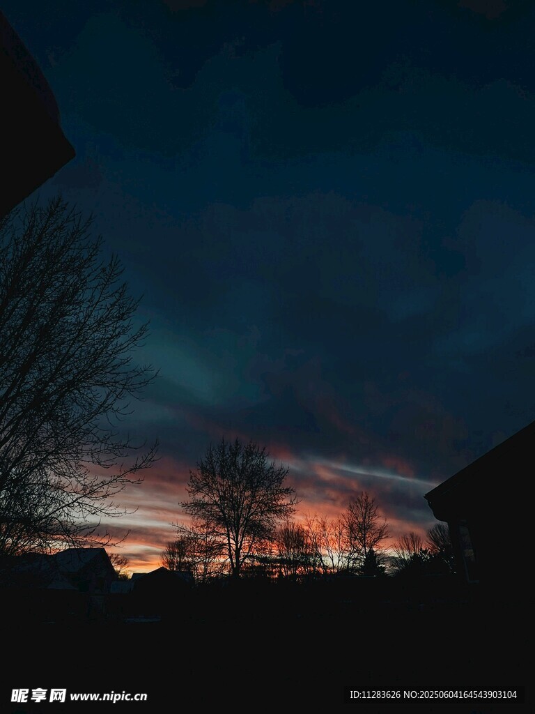 夜幕下絢爛的天空景色