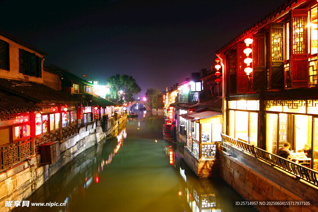 江南水鄉夜景燈火璀璨