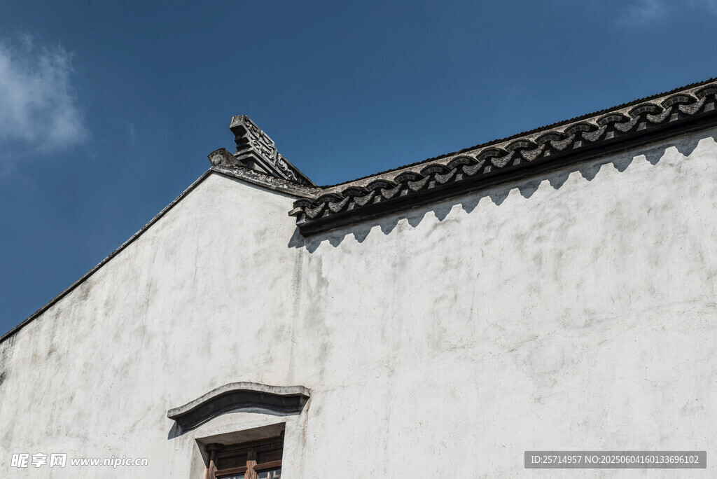 中式白墻建筑一角